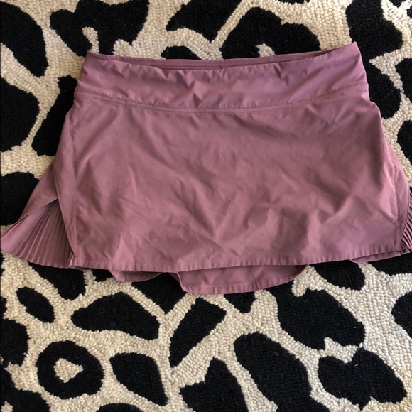 Lululemon Play Off the Pleats Skirt in mauve - Picture 2 of 3